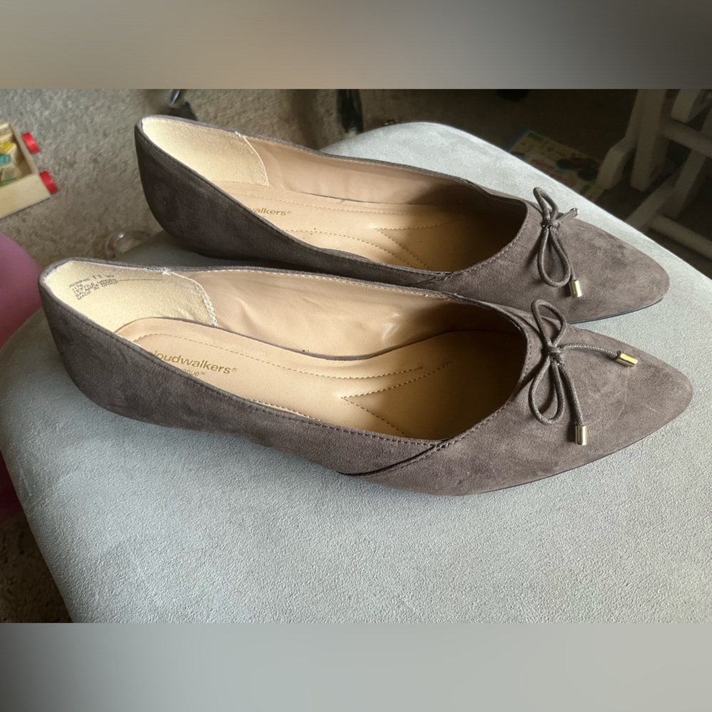 Cloudwalkers by Avenue Ronnie Brown Suede Flat Size 11 New Without Box